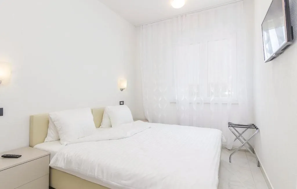 Apartments Funtana With Pool
